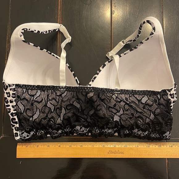 New With Tags 🐆Snow Leopard XL Comfort Molded Cup Bra with Sexy Lace Back 🤍🖤 - Picture 8 of 11
